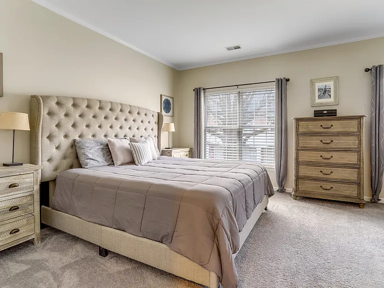 141 Martin Ln — Photo 32