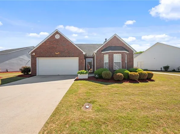 740 Jacoby Dr, Loganville, GA 30052