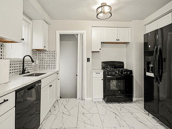 5th image of 21824 Colony St