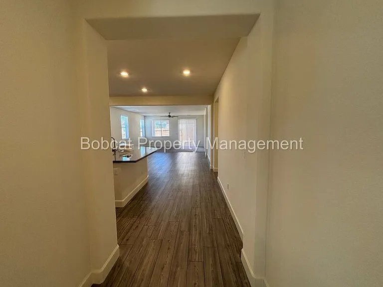 1097 Dapple Dr — Photo 7