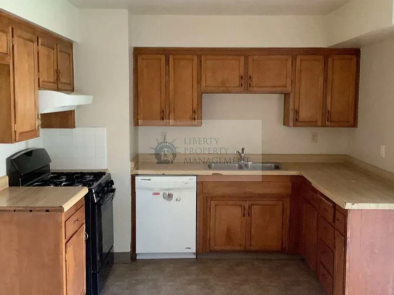505 Custer Ct — Photo 3