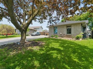 47 Christie Cres, Barrie, ON L4N4V2