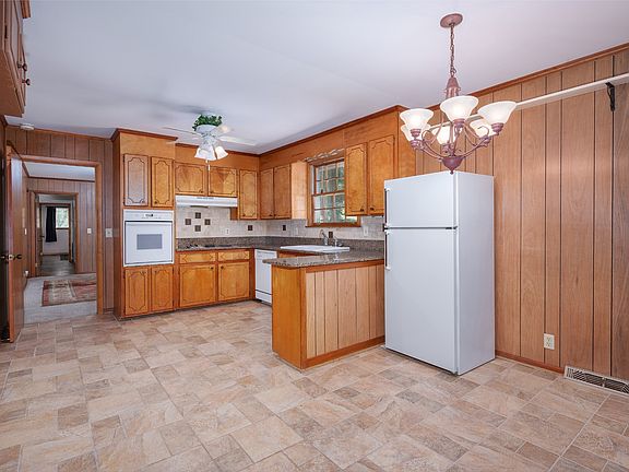 3rd image of 49 Chandler Rd