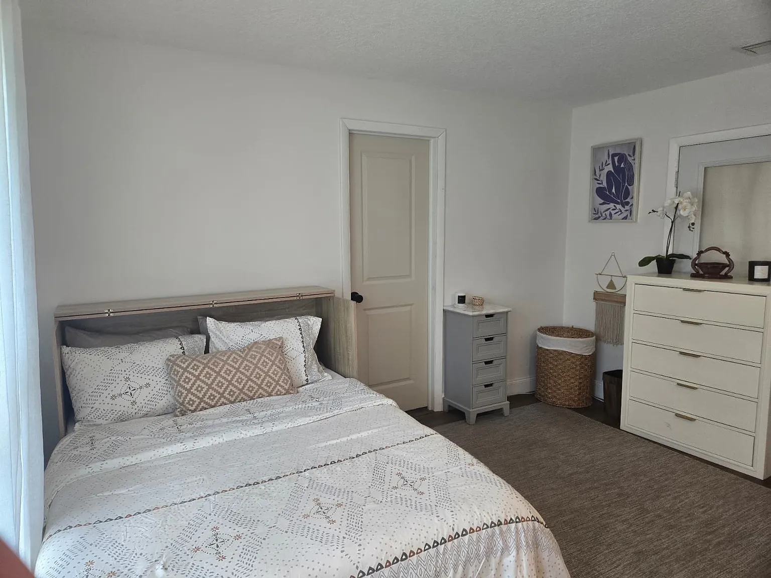 5 bed, 1821 sqft, $900 — Photo 2