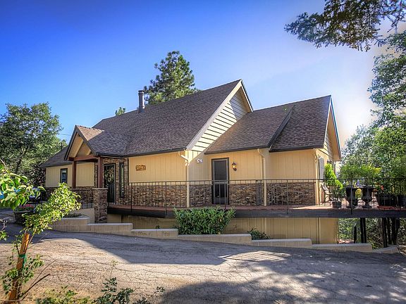 3rd image of 485 Heliotrope Dr