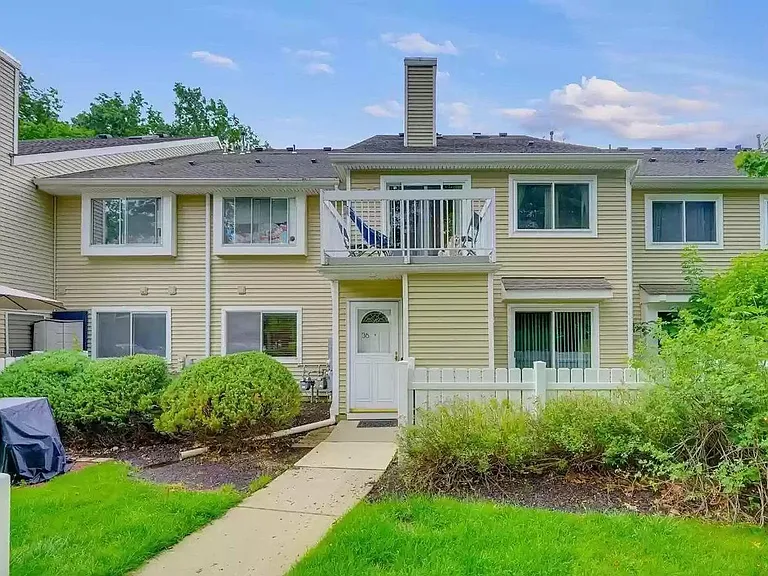 36 Deerberry Ln — Photo 1