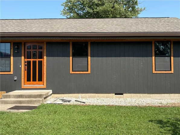2103 Jil St, Harrisonville, MO 64701