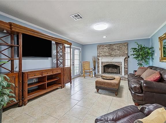 5th image of 725 Goodson Dr