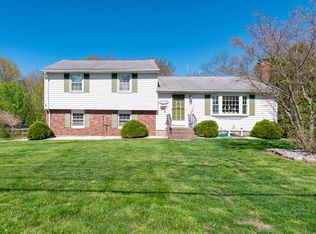 23 Fairlane Dr, Wethersfield, CT 06109