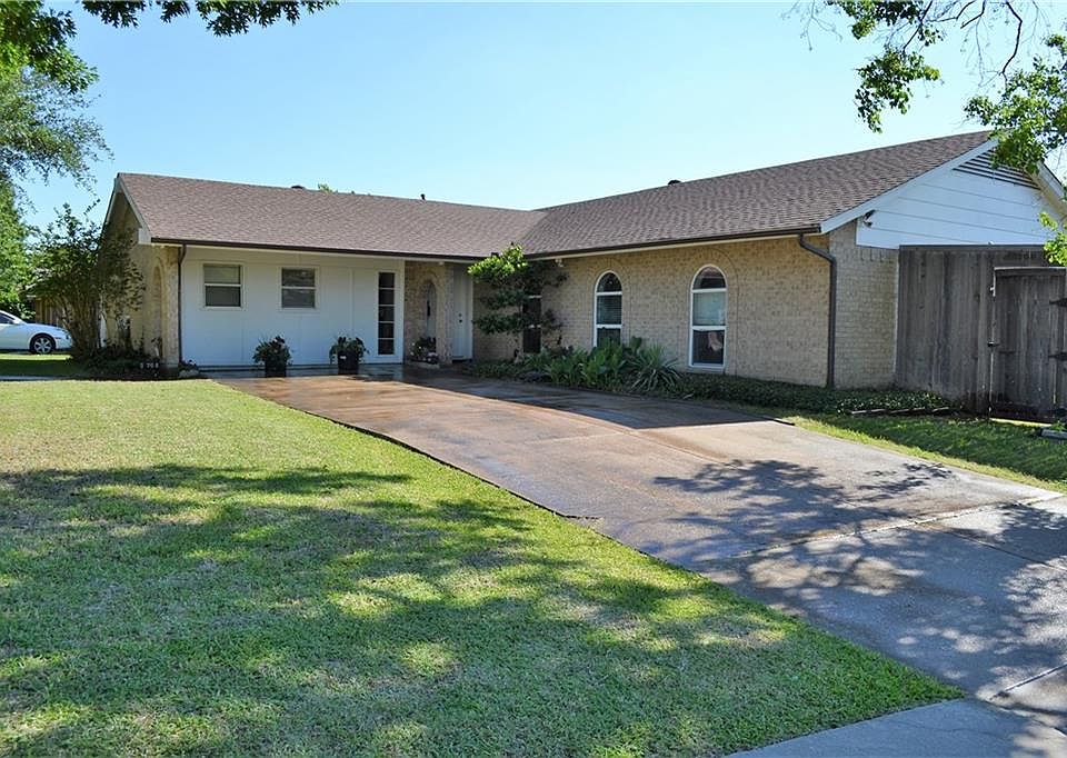 1st image of 2706 Mark Twain Dr