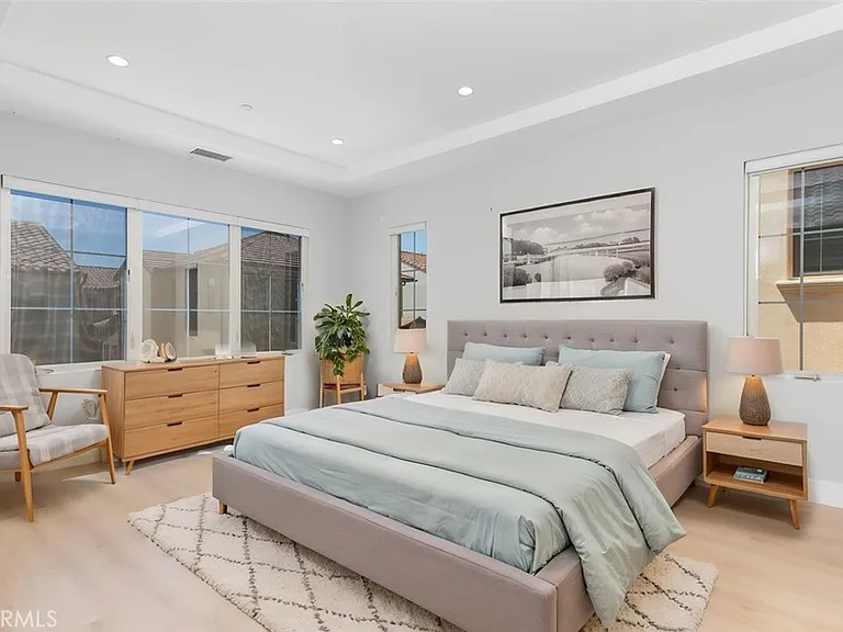 107 Tritone — Photo 12