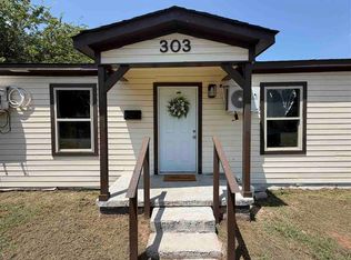 303 N 8th St, Comanche, OK 73529