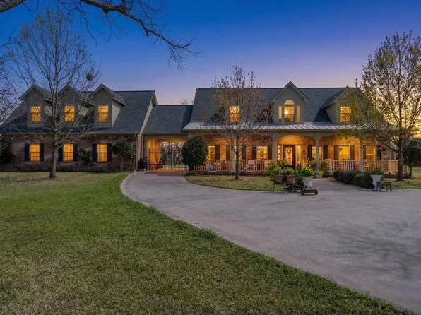 9001 Sawgrass Ct, Granbury, TX 76049