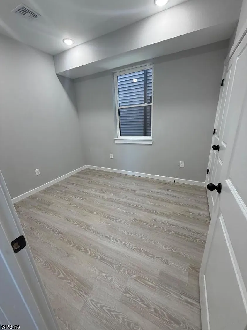 132 E Holsman St — Photo 2