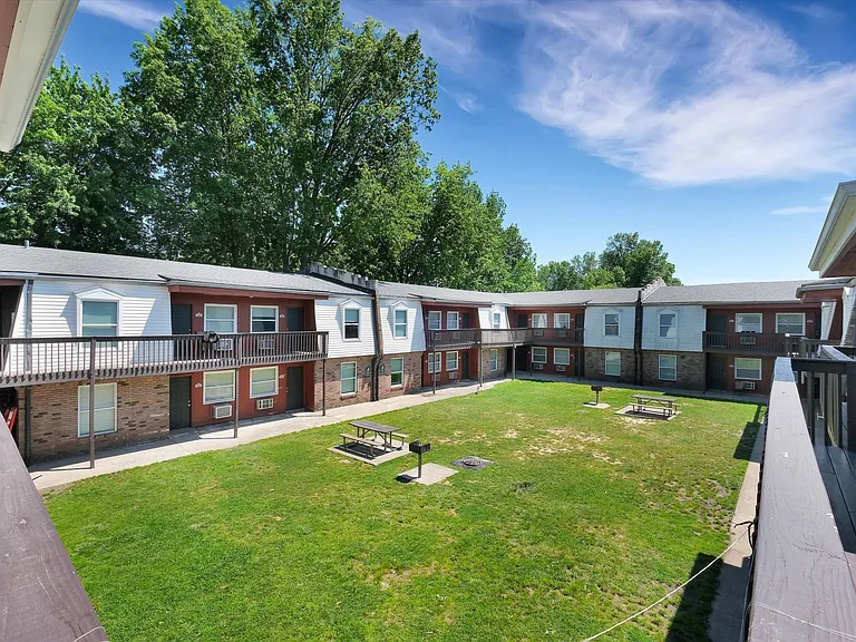 Cedar Chase Apartments — Photo 40
