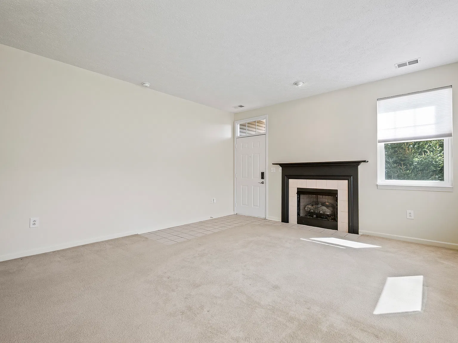 2 bed, 1325 sqft, $2,400 — Photo 4