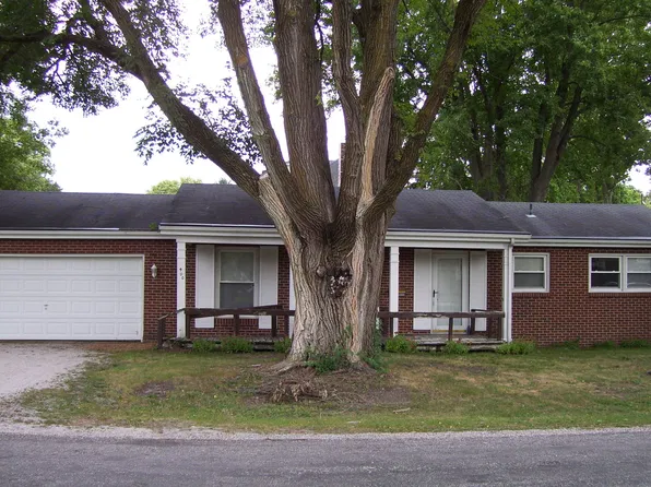 400 S Sangamon St, Bement, IL 61813