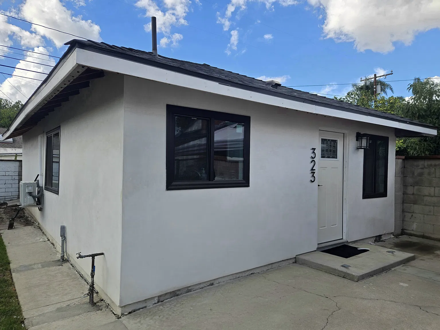 2 bed, 600 sqft, $2,400 — Photo 1