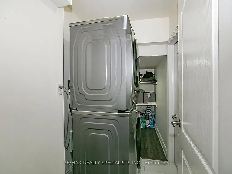 602 Queen Mary Dr #LOWER — Photo 10