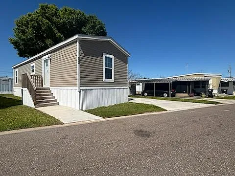 2 bed, 1.0 bath, 768 sqft, $1,750 — Photo 1