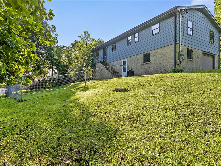 517 Randall St — Photo 20