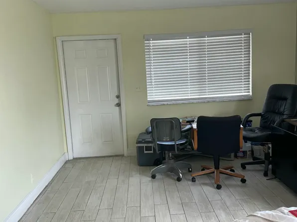 826 E Tiffany Drive #4, Mangonia Park, FL 33407