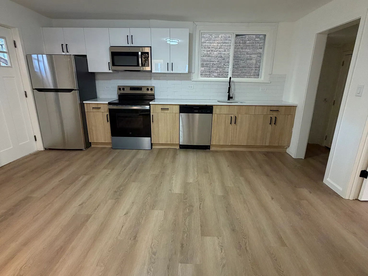 3 bed, 750 sqft, $2,650 — Photo 4