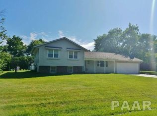 2401 Mayflower Dr, Pekin, IL