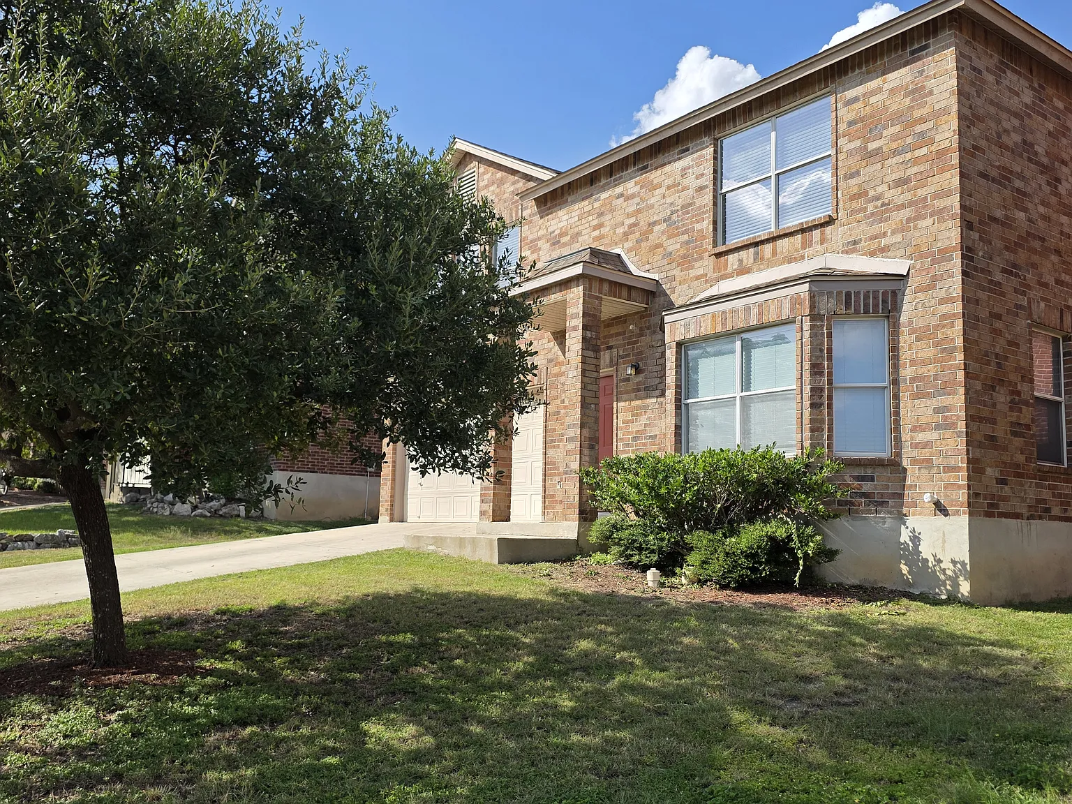 4 bed, 2.5 bath, 2360 sqft, $2,495 — Photo 4