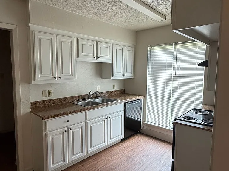 304 Nikki Dr — Photo 3