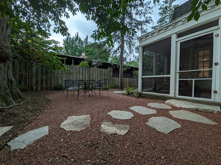 2741 Lincolnwood Dr — Photo 27