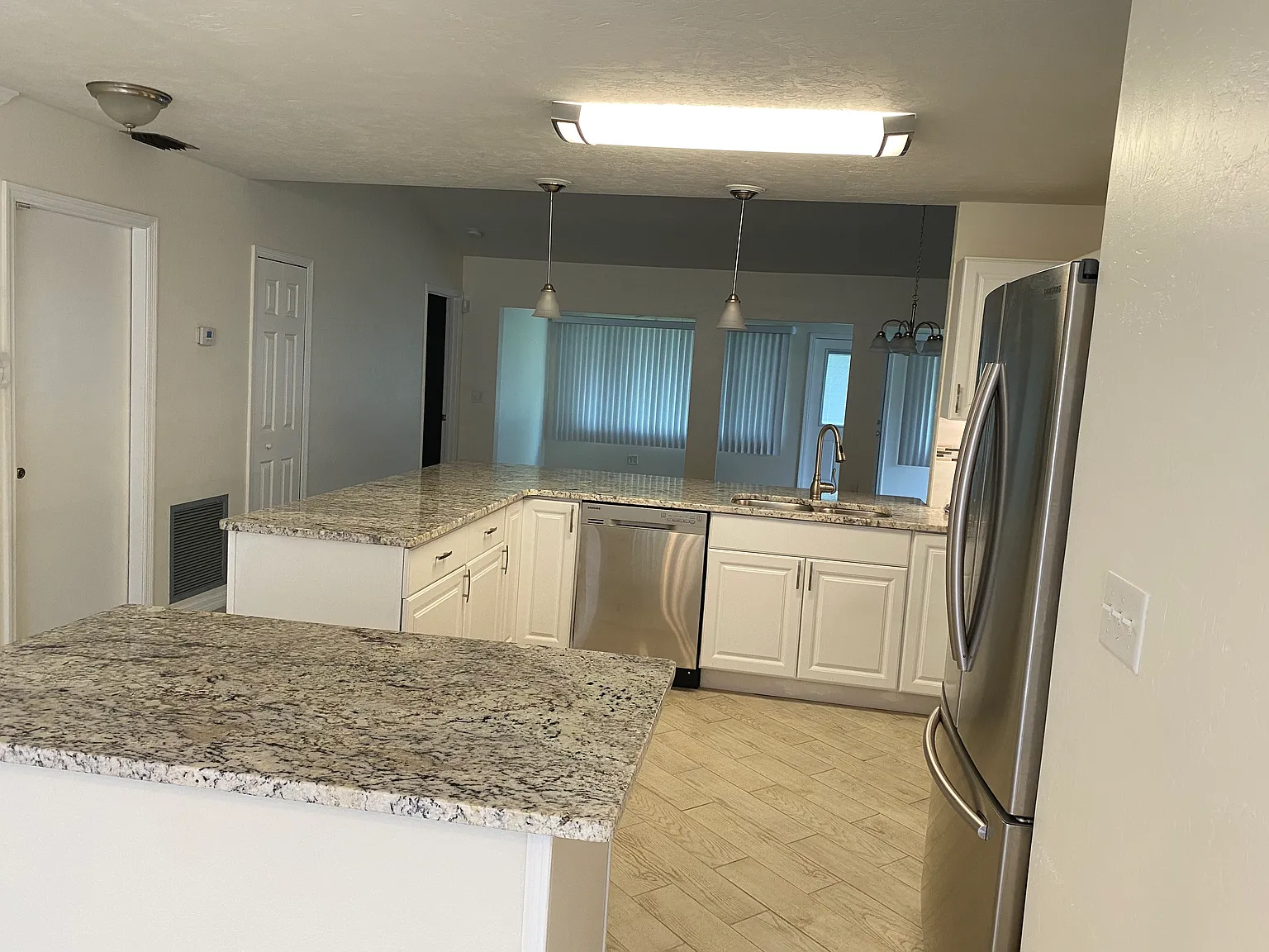 2 bed, 1600 sqft, $2,200 — Photo 3