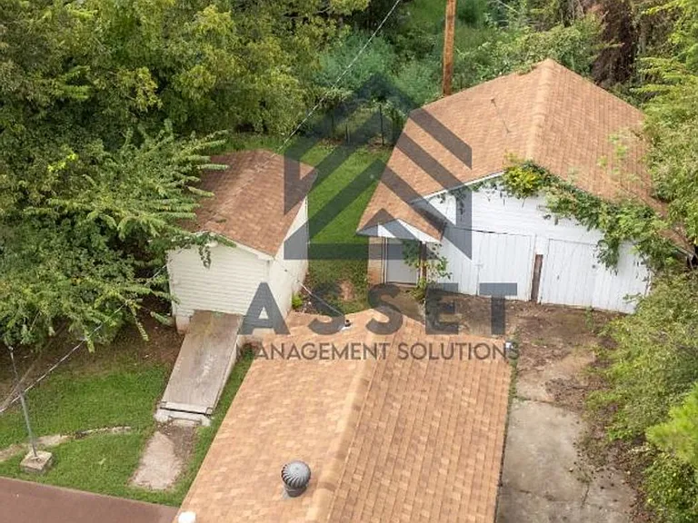 316 E Harmon Dr — Photo 6