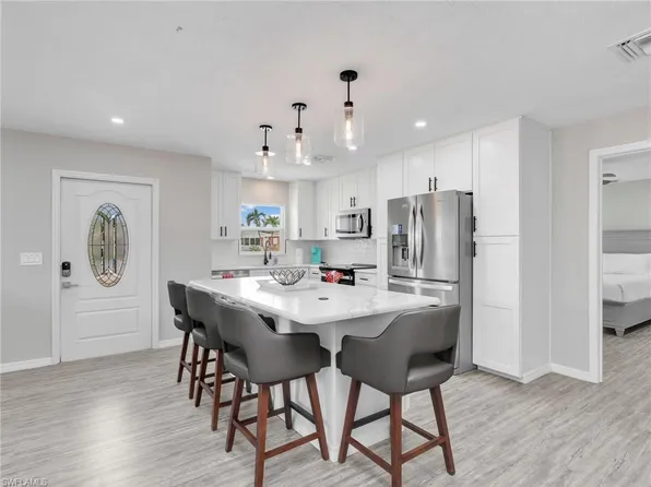 195 Hibiscus DR, FORT MYERS BEACH, FL 33931