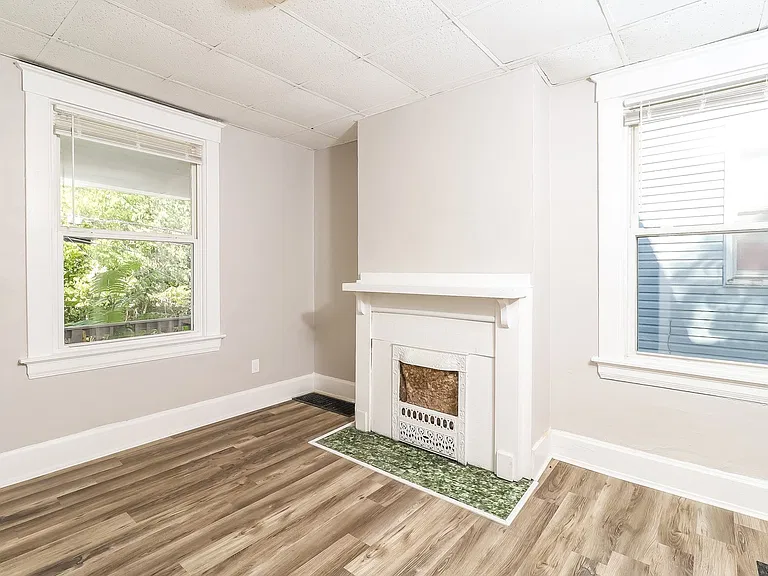 1325449_020_living_room_13154518.jpg