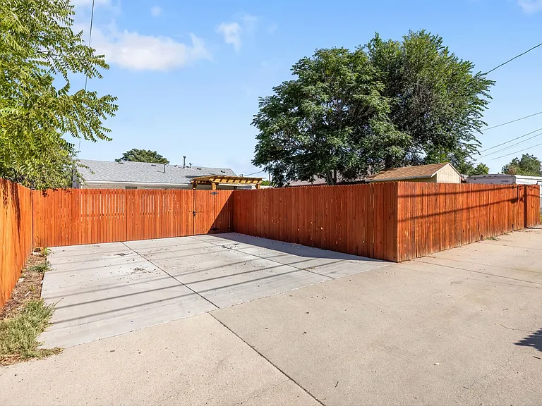 3613 N Harrison St — Photo 24