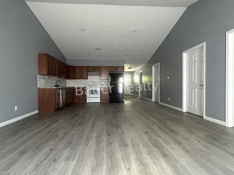 47 Grove Ave — Photo 9