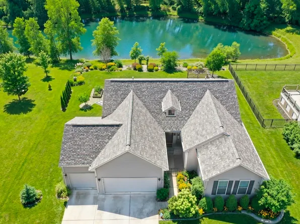 2165 Walnut Glen Blvd, Island Lake, IL 60042