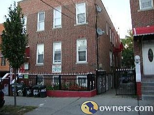 Frontal view of this great house!