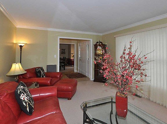 3rd image of 486 Carolian Dr