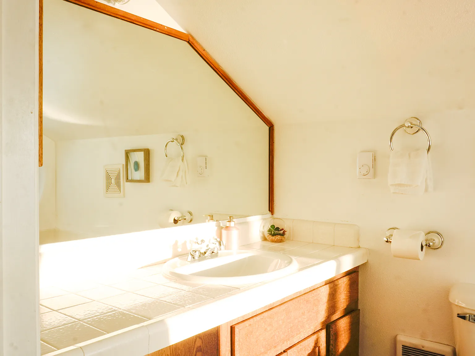 7 bed, 3424 sqft, $10,000 — Photo 4