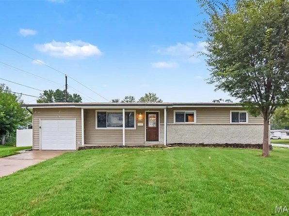 2250 Rivoli Pl, Florissant, MO 63031