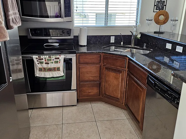 420 Acoma Blvd S #11 — Photo 7