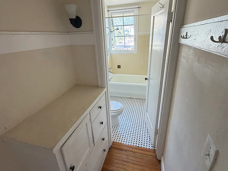 1143 McKinley Ave #18 — Photo 8