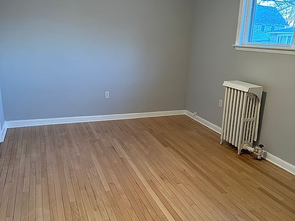 5th image of 836 Maple St Floor 1