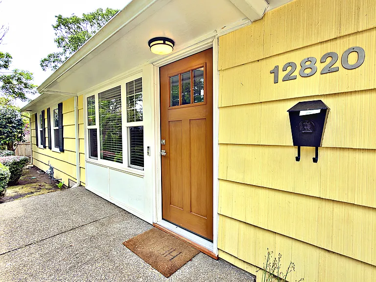 12820 SW Edgewood St — Photo 3