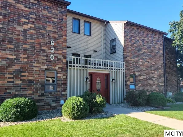 620 Briarstone Dr APT 27, Mason City, IA 50401