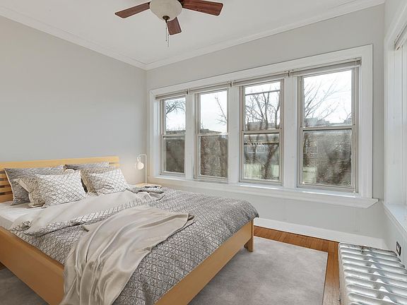 3rd image of 4704 N Winchester Ave #1T