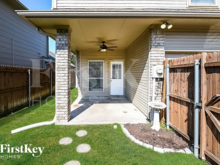 2210 Meadowstone Dr — Photo 15