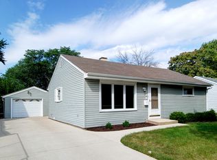 204 N Louis St, Mount Prospect, IL 60056